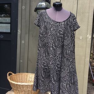 🇨🇦 Black & White Short Sleeve Mini Dress